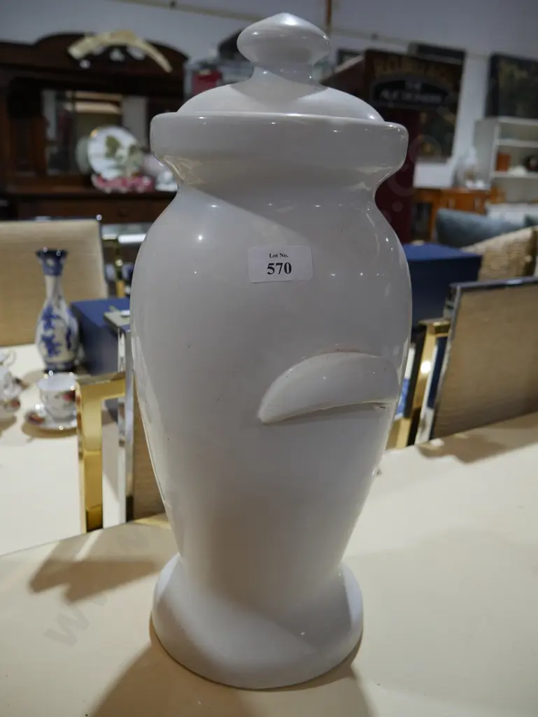 Lidded jar Image 1++