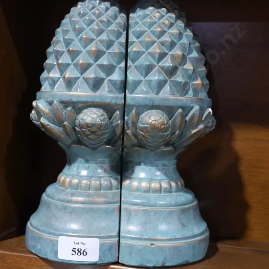 Pair bookends