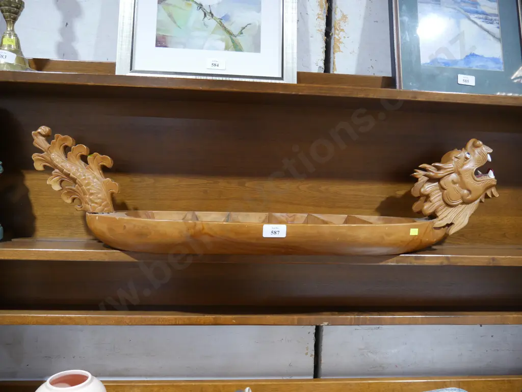 Carved boat dish Image 1++