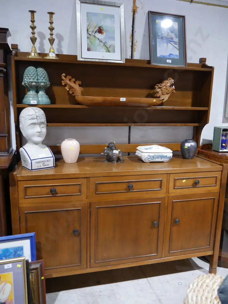 Sideboard Image 1++