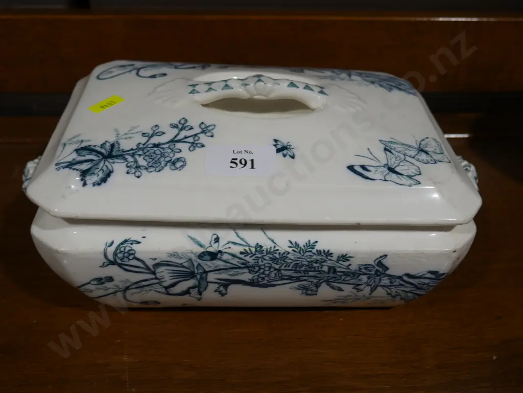 Lidded dish Image 1++