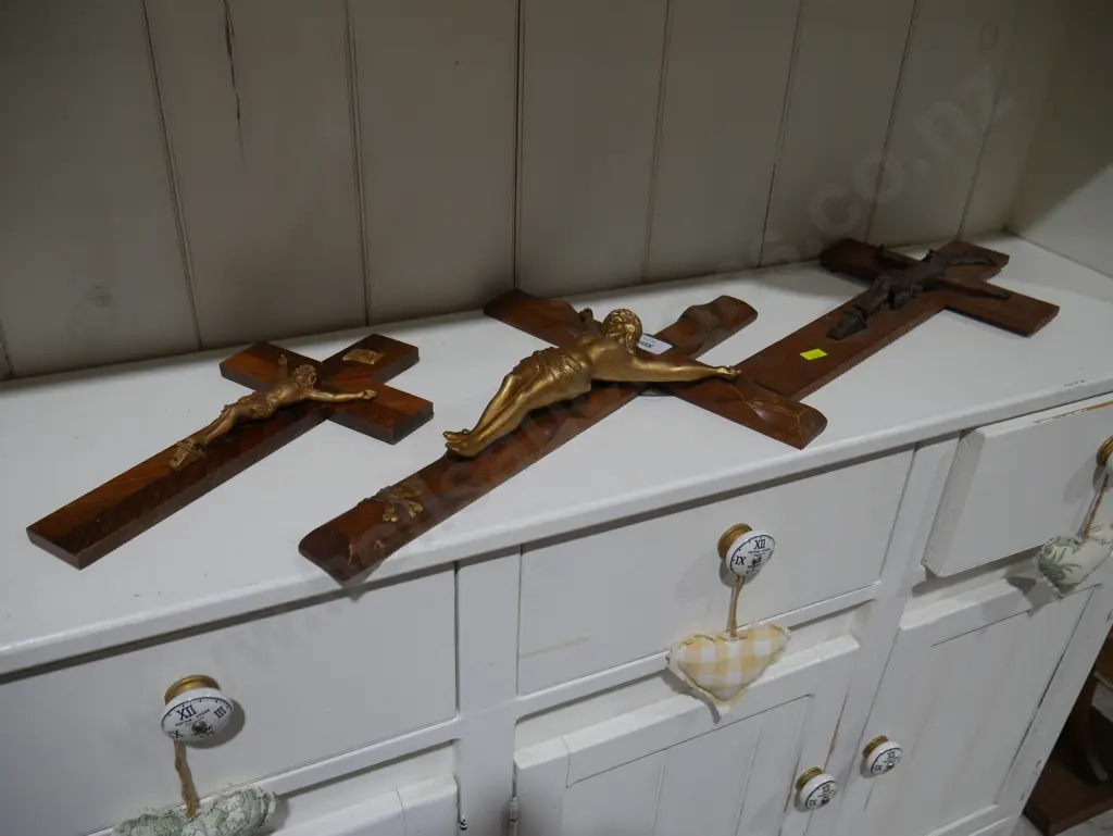 3 Jesus on cross Image 1++