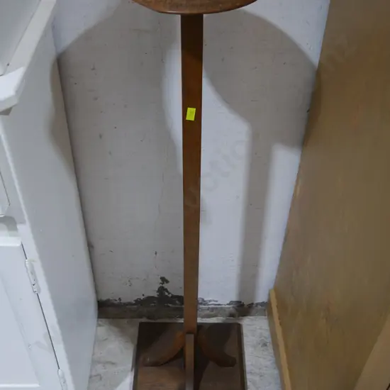 Hat stand