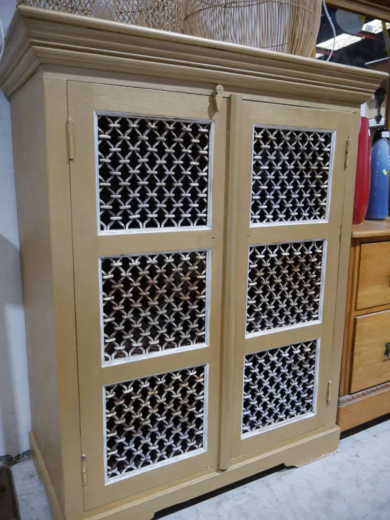 Painted 2 door cabinet Image 1++