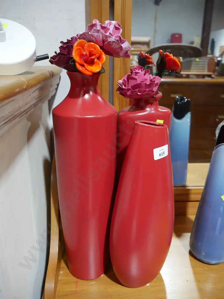 3 red modern vases Image 1++