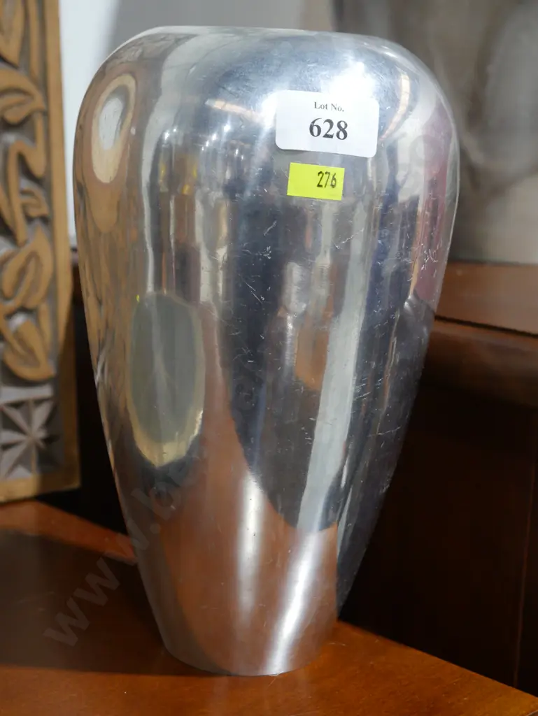 Metal vase Image 1++