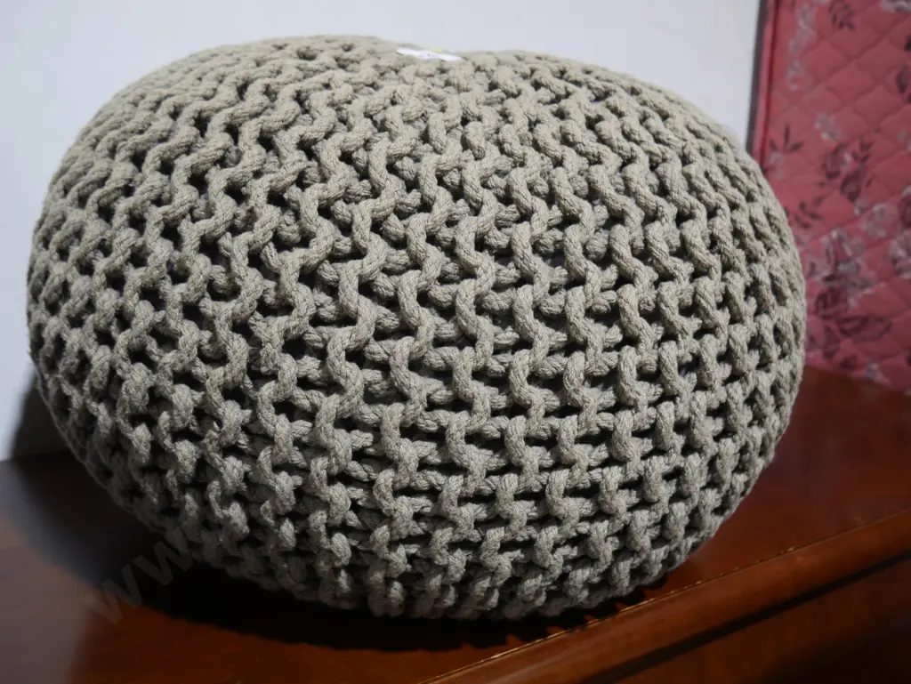 Pouf stool Image 1++