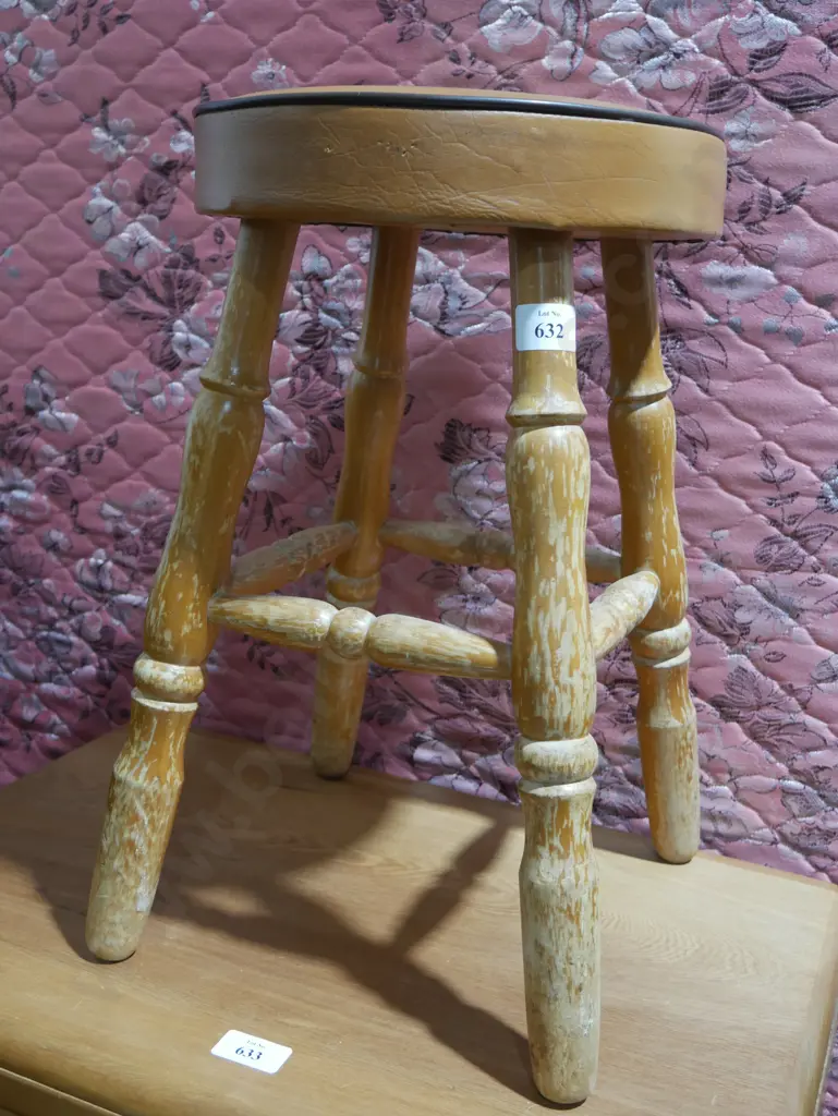 Stool Image 1++