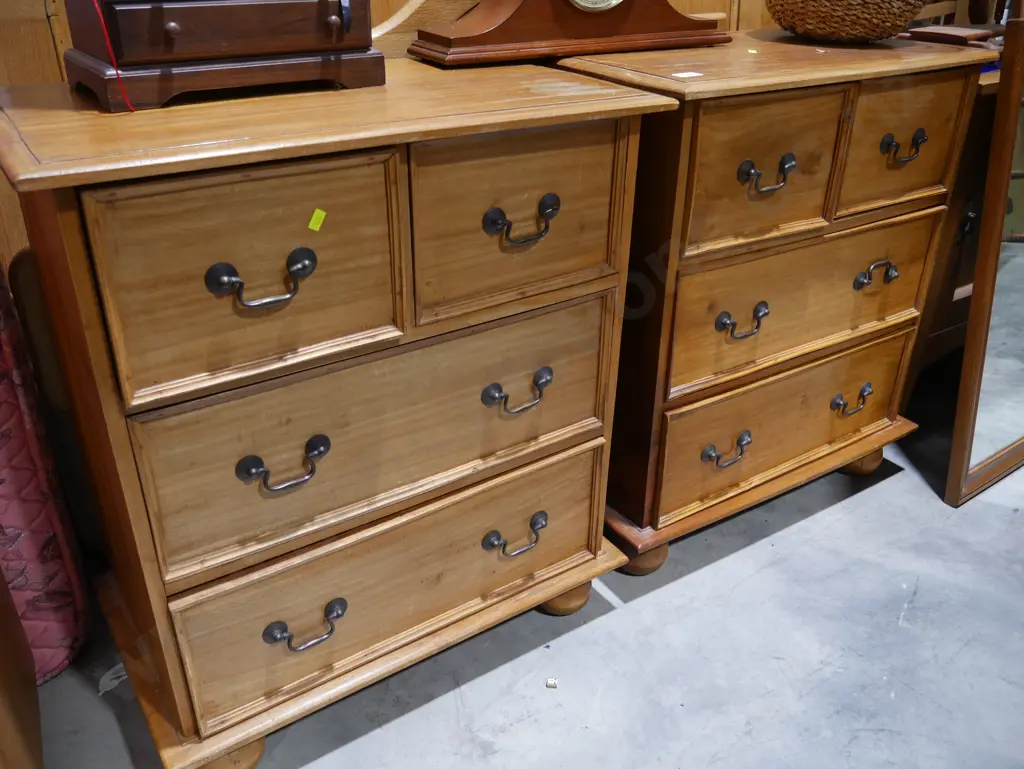 Pair drawers Image 1++