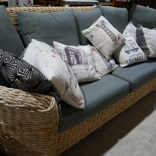 Seagrass settee
