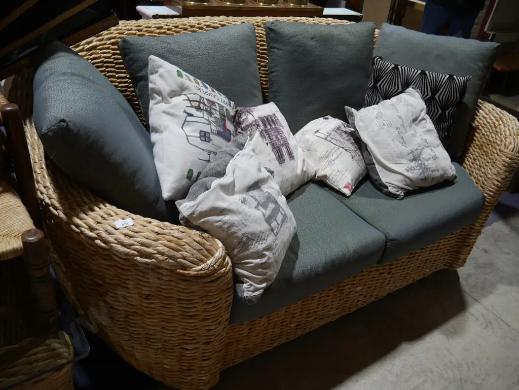 Seagrass settee Image 1++