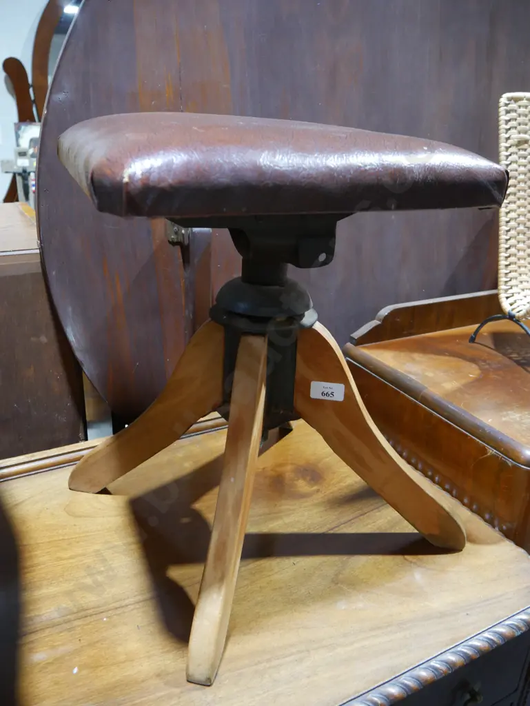 Revolving stool Image 1++