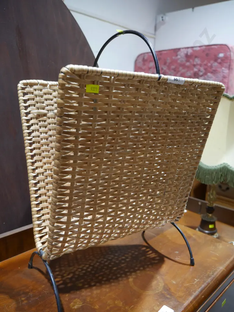 Magazine rack Image 1++