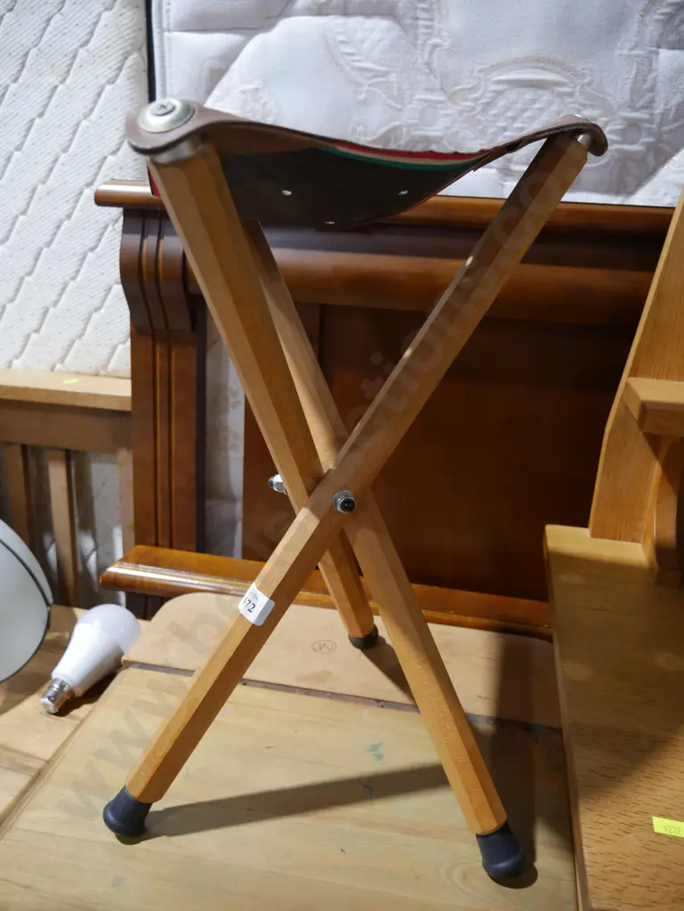 Folding stool Image 1++