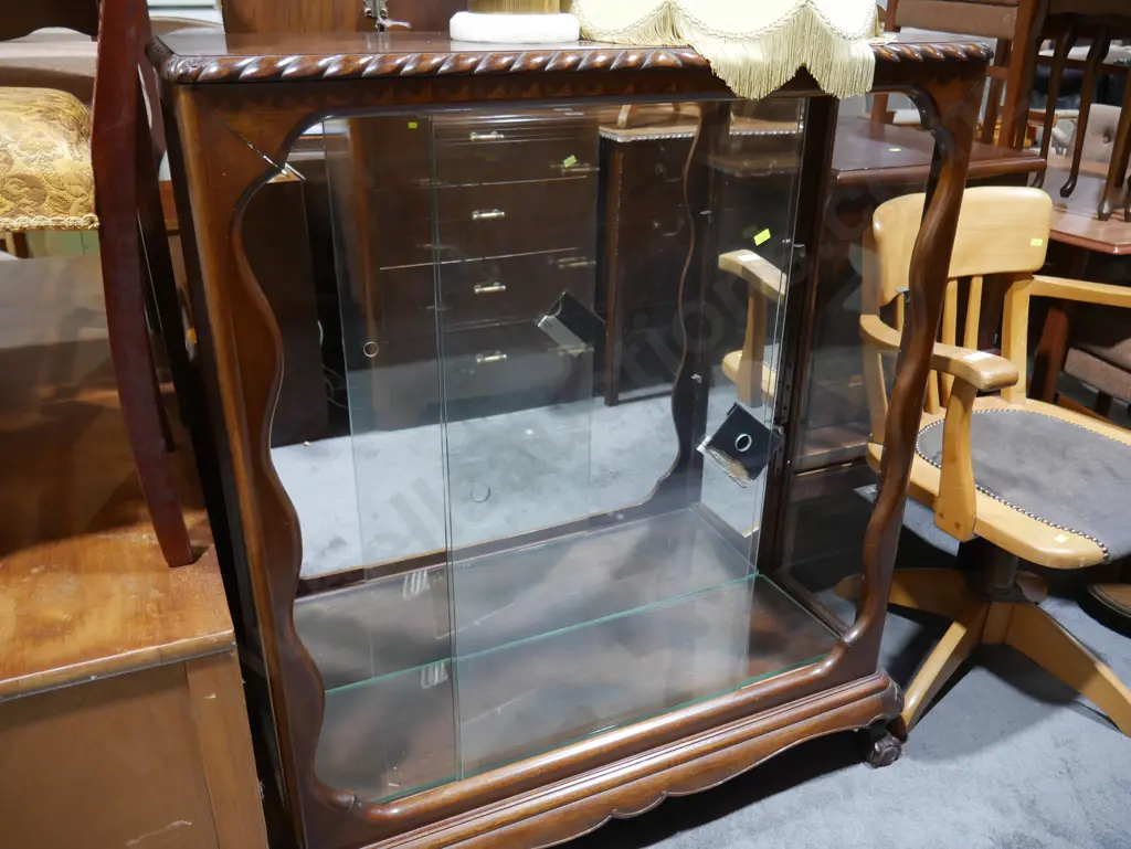 China cabinet Image 1++