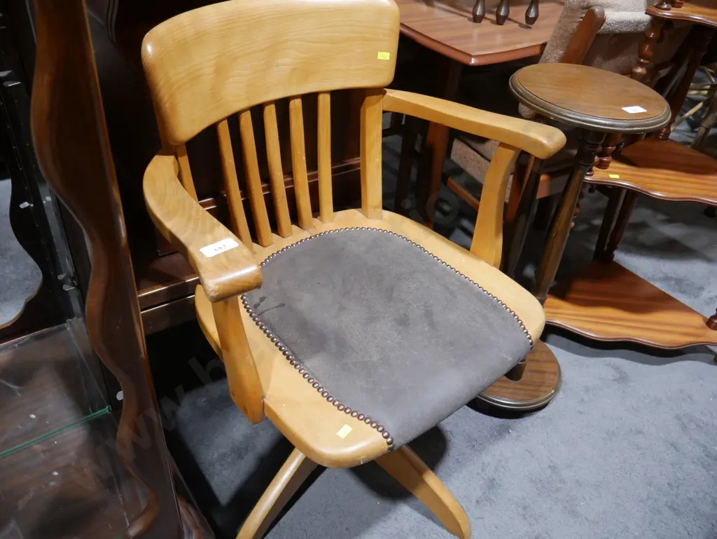 Swivel office chair Image 1++