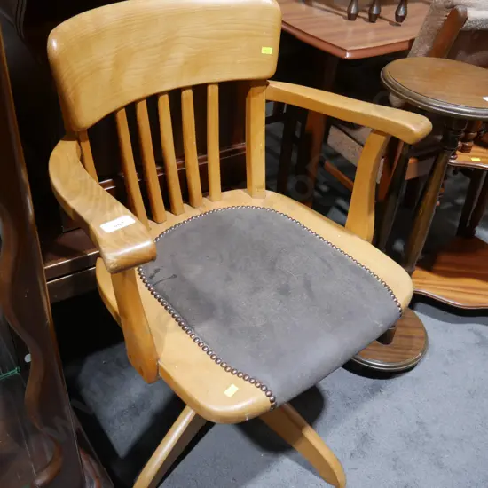 Swivel office chair