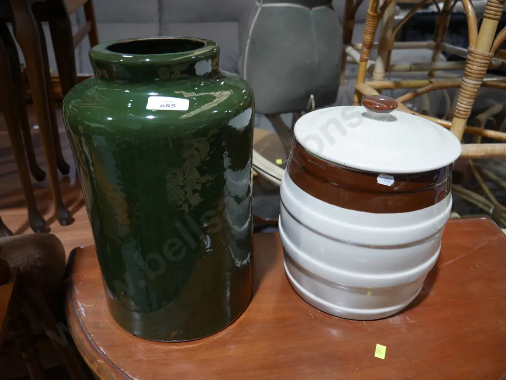 Lidded jar etc Image 1++