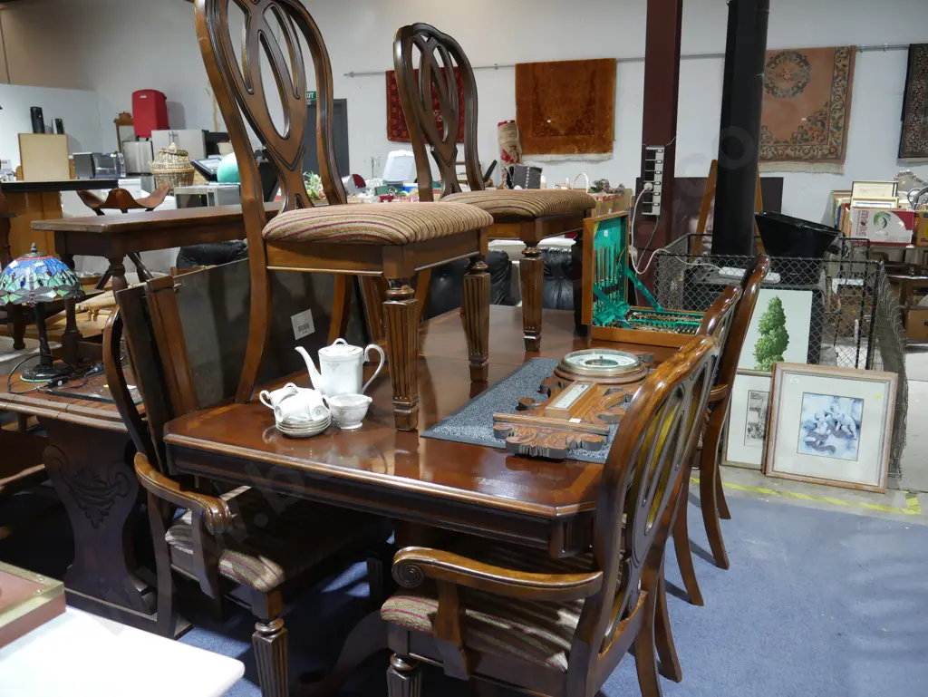 Dining table and 8 chairs Image 1++