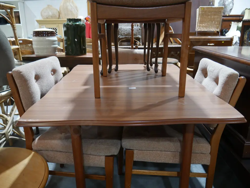 Dining table and 4 chairs Image 1++
