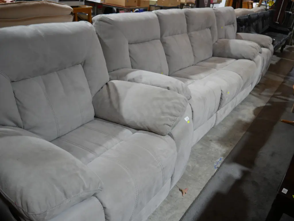 3 piece lounge suite Image 1++