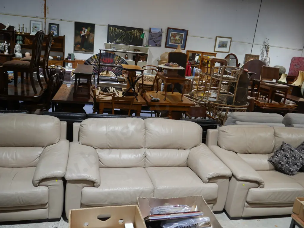 3 piece lounge suite Image 1++