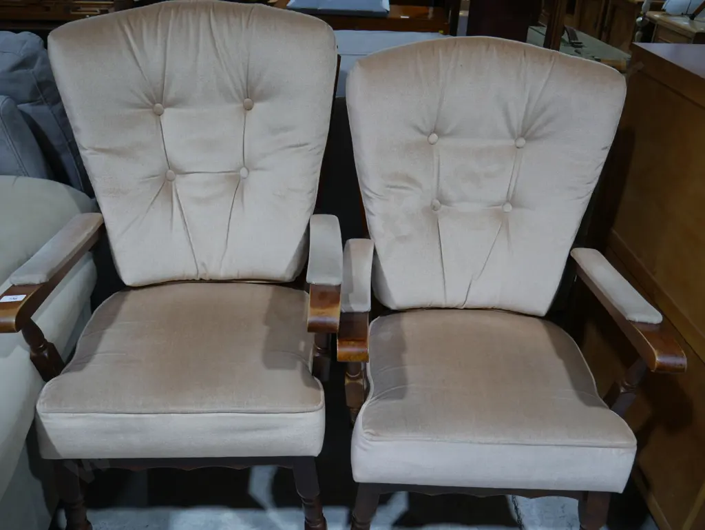 Pair invalid chairs Image 1++