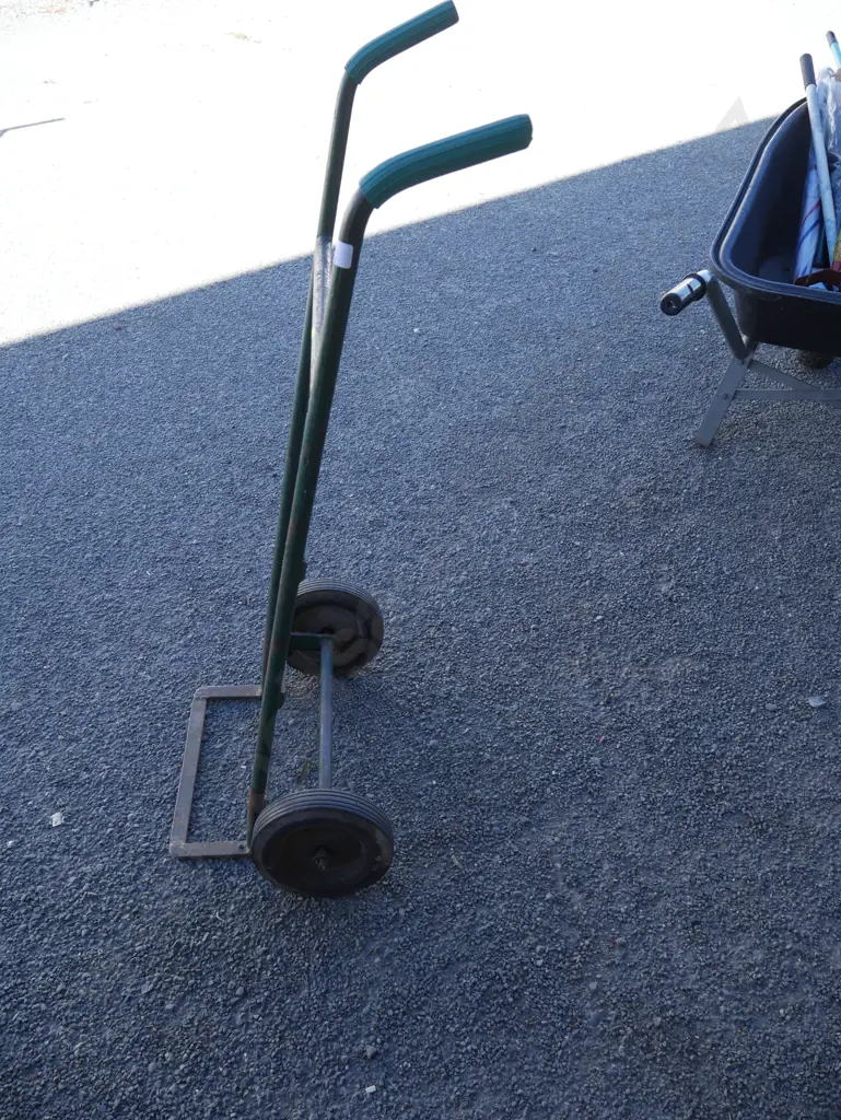 Green sack barrow Image 1++