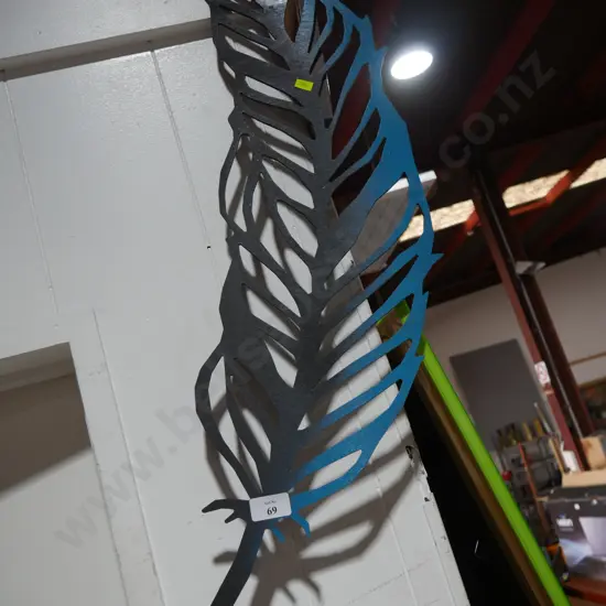 Leaf wall hanging