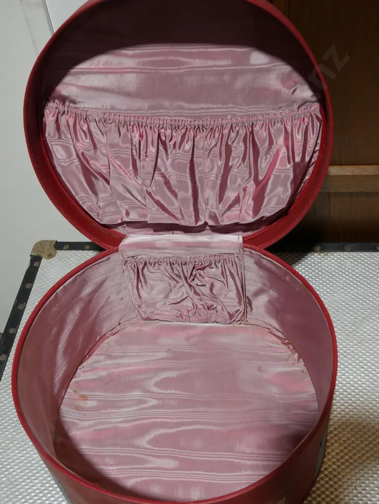 Hatbox Image 1++