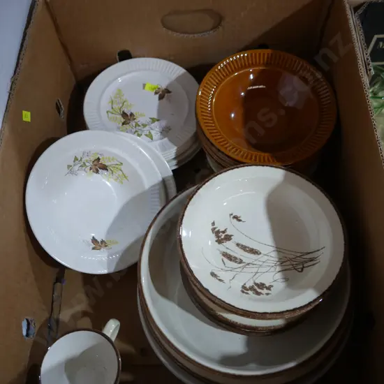 Crown Lynn plates