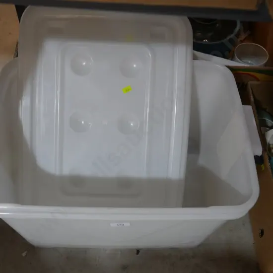 Storage containers
