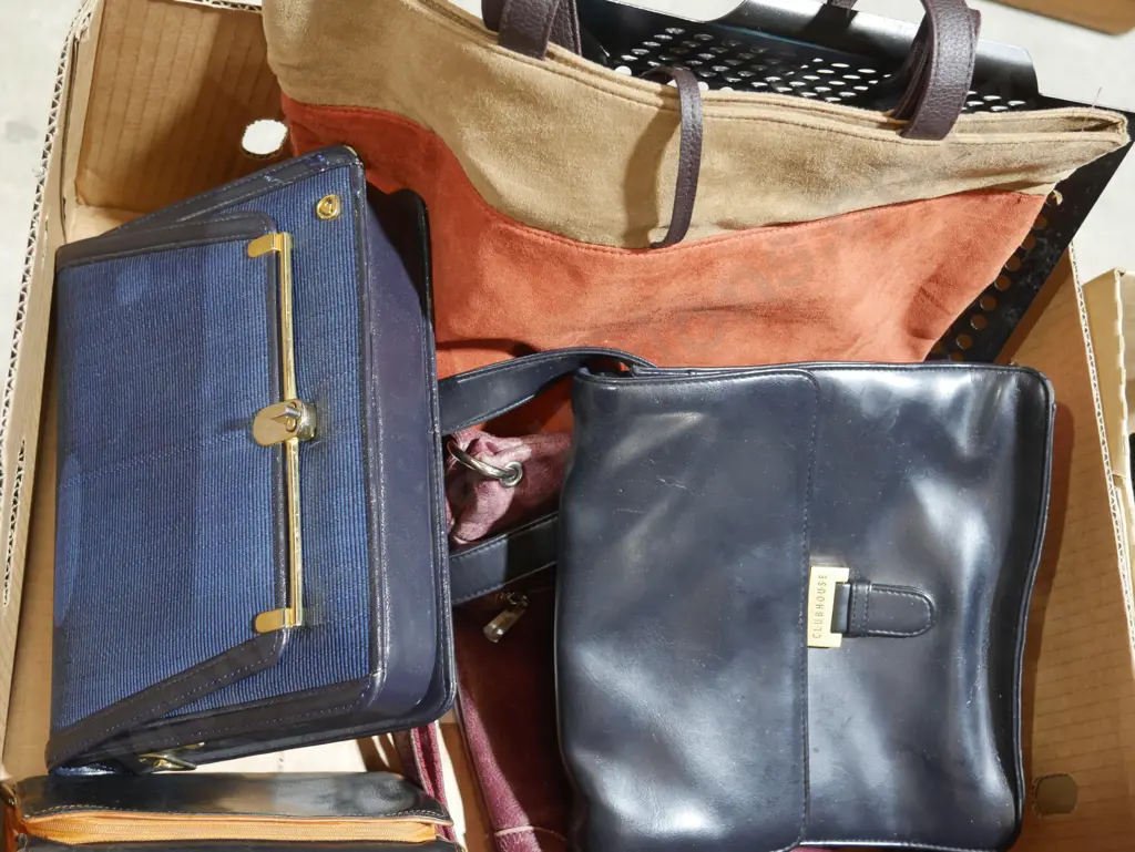 Handbags Image 1++