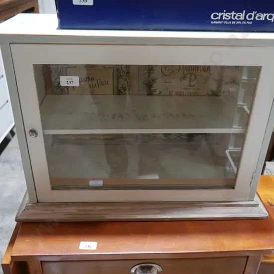 Display cabinet