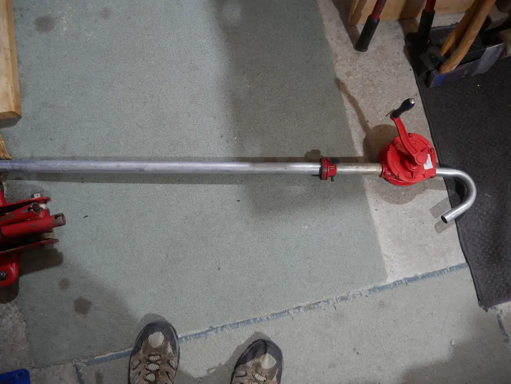 Hand pump Image 1++