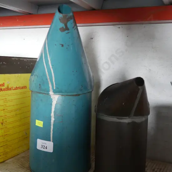 Oil pourers