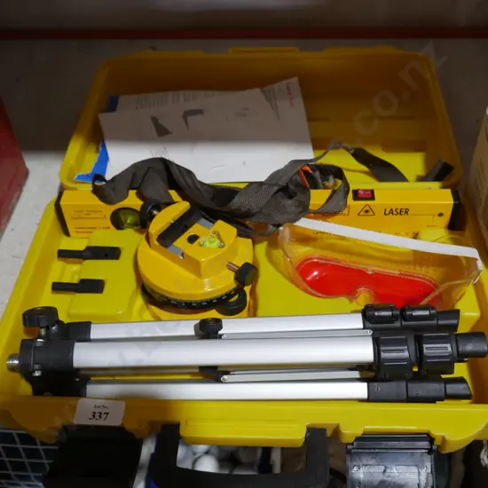 Laser level