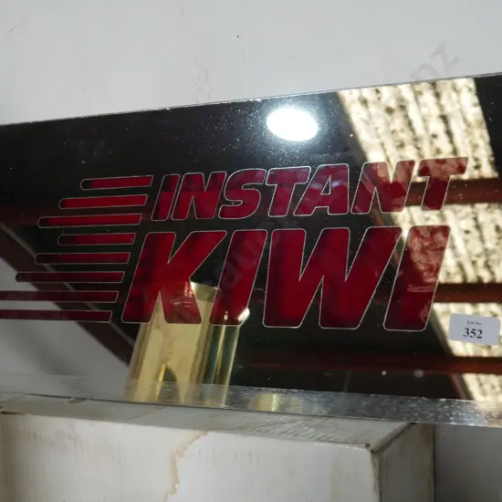 Instant Kiwi sign