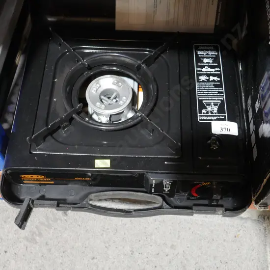 Portable gas cooker
