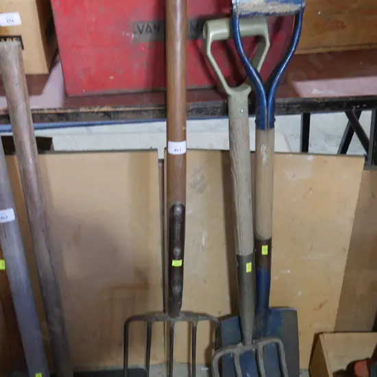 2 forks, spade