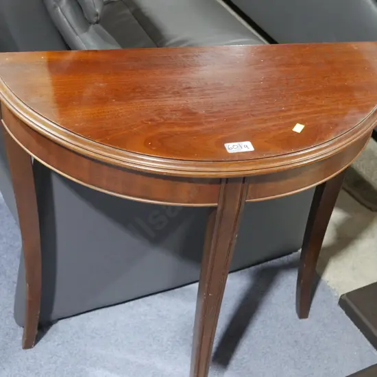 Half round table