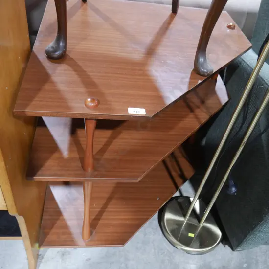 Corner shelf unit