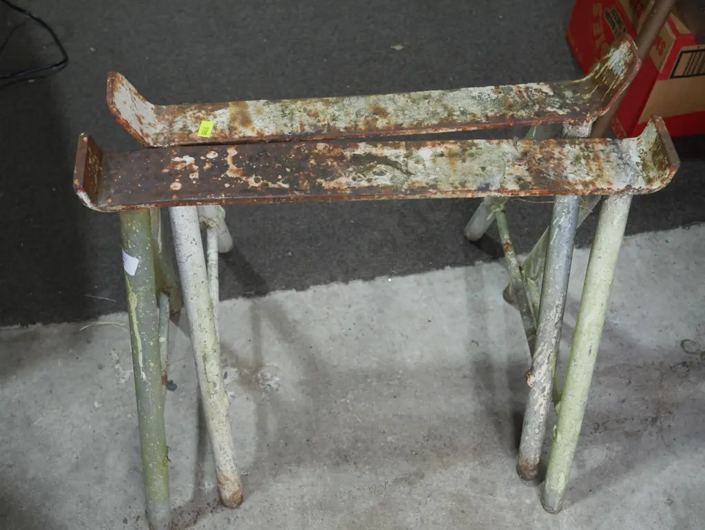 Metal trestle legs Image 1++