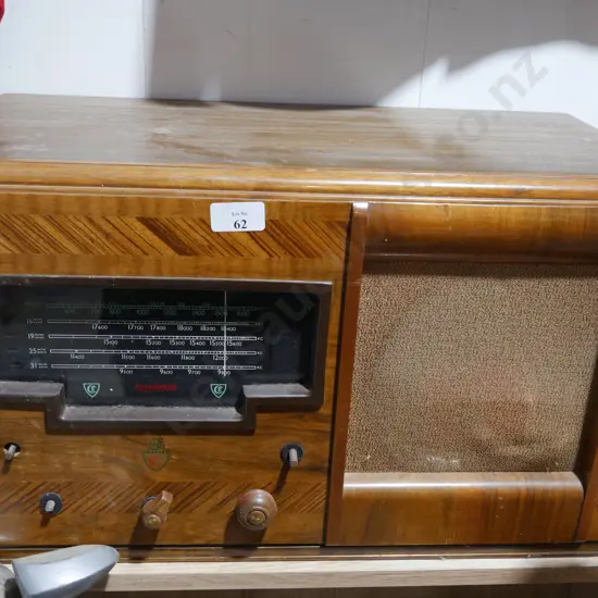 Vintage Courtney radio