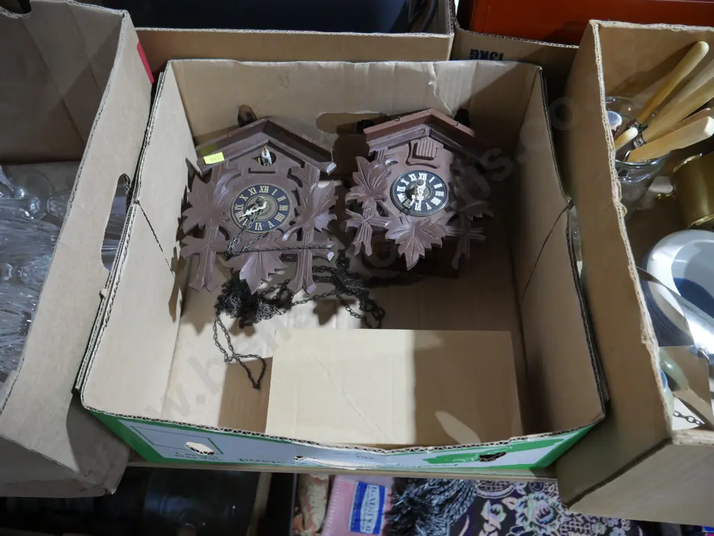2 cuckoo clocks Image 1++