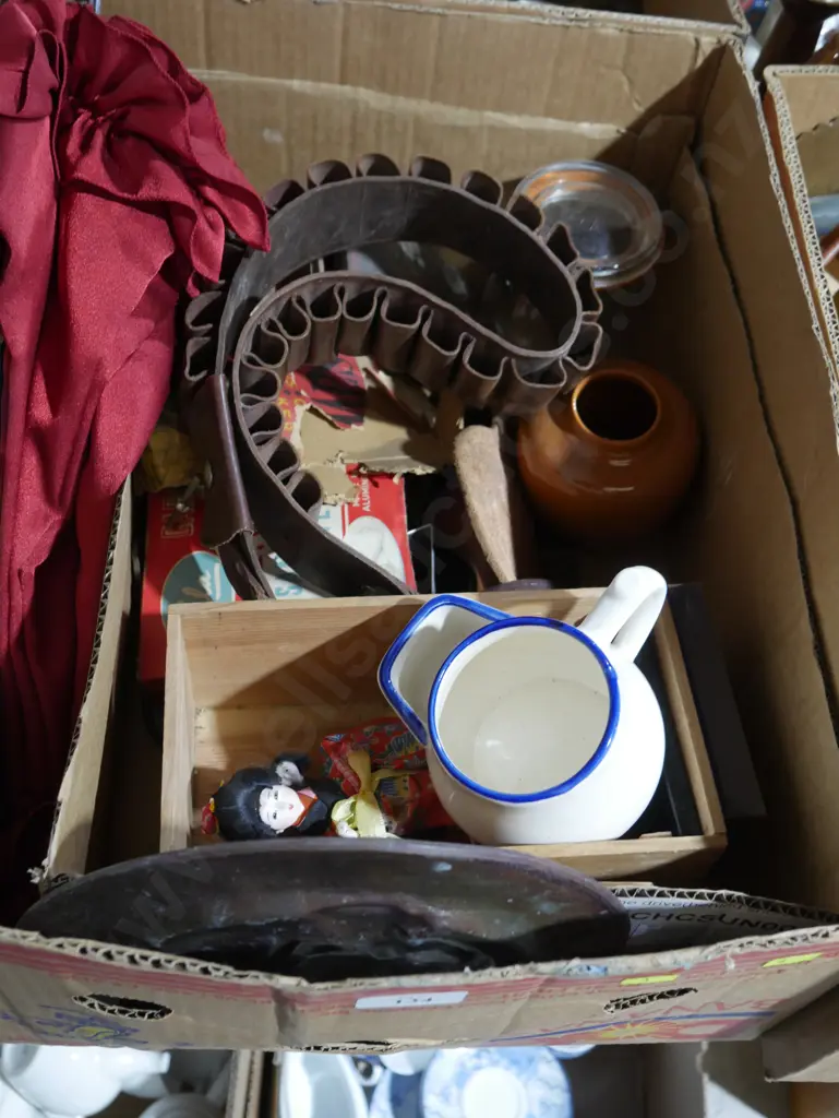 Ammo belt, Oriental doll, copper hanging plate etc Image 1++