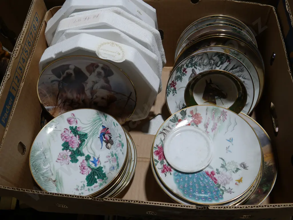Assorted picture plates Image 1++