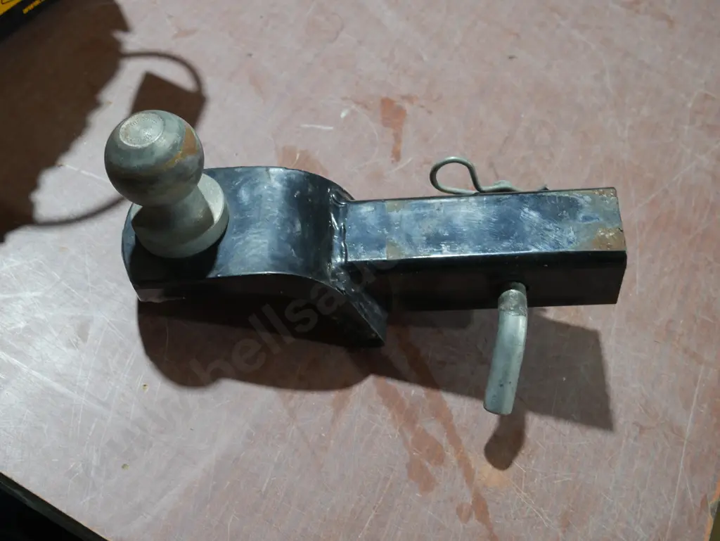 Tow ball Image 1++