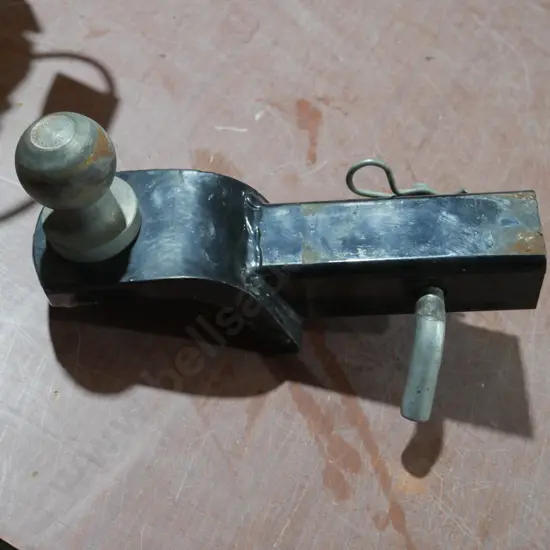 Tow ball