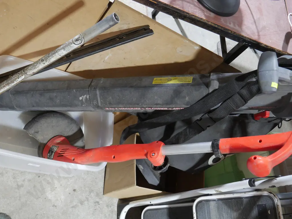 Ozito blower vac and trimmer Image 1++